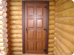 Dřevěné vstupní dveře