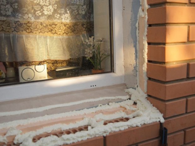 7 mga tip para sa insulating plastic windows gamit ang iyong sariling mga kamay