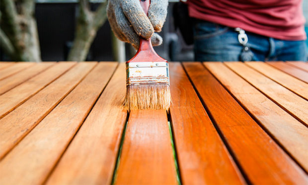 14 wskazówek, jak wybrać lakier do drewna do użytku wewnątrz i na zewnątrz: rodzaje lakierów