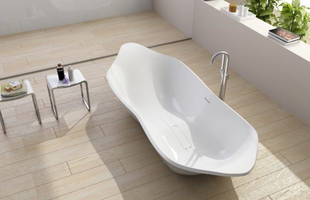 10 consigli per scegliere un bagno acrilico: dimensioni, spessore, produttori