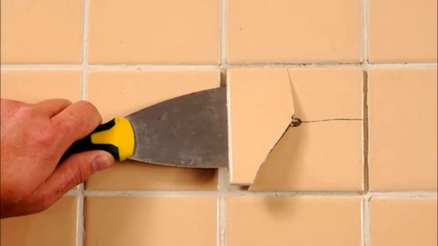 5 būdai, kaip pašalinti plyteles nuo sienos ir grindų