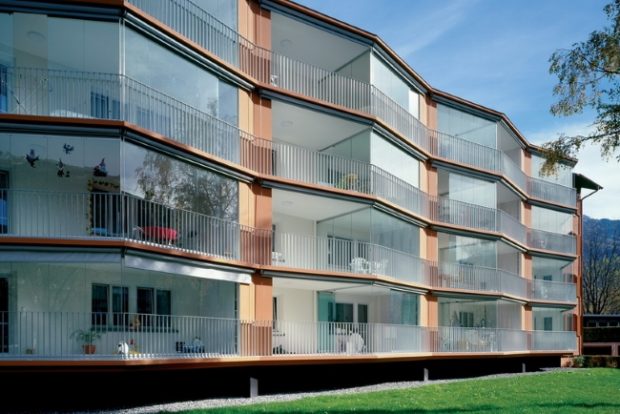 Rahmenlose Verglasung von Balkonen und Loggien: Pluspunkte, Minuspunkte, Technik