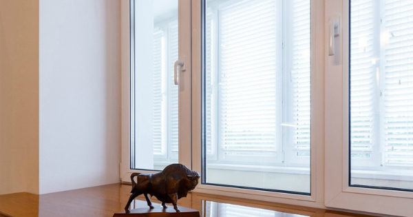 8 patarimai, kaip papuošti langų šlaitus iš vidaus ir išorės