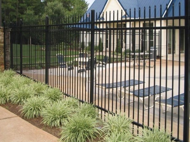 Spawane metalowe ogrodzenie: 9 wskazówek dotyczących wyboru i instalacji