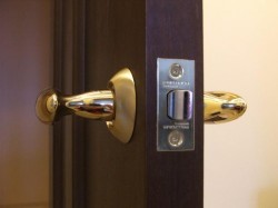 επιλέξτε μια κλειδαριά για την εσωτερική πόρτα