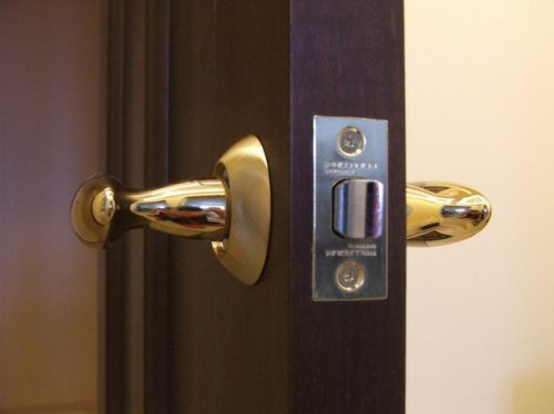 Πώς να επιλέξετε μια κλειδαριά για την εσωτερική πόρτα