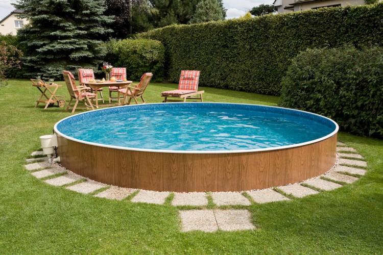 10 lời khuyên để chọn một hồ bơi khung đúc sẵn tốt cho một nơi cư trú mùa hè