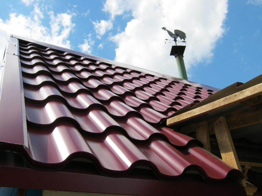 8 patarimai, kaip pasirinkti metalinę stogo čerpę