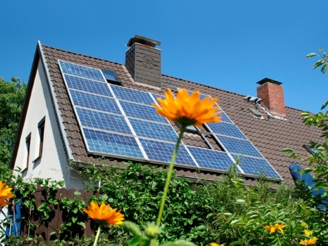 Ferienhaus / Grundstück ohne Strom: 4 Optionen zur autonomen Stromversorgung eines Landhauses