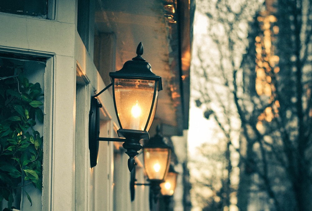 5 wskazówek, jak wybrać lampę uliczną do domu, domku, domku