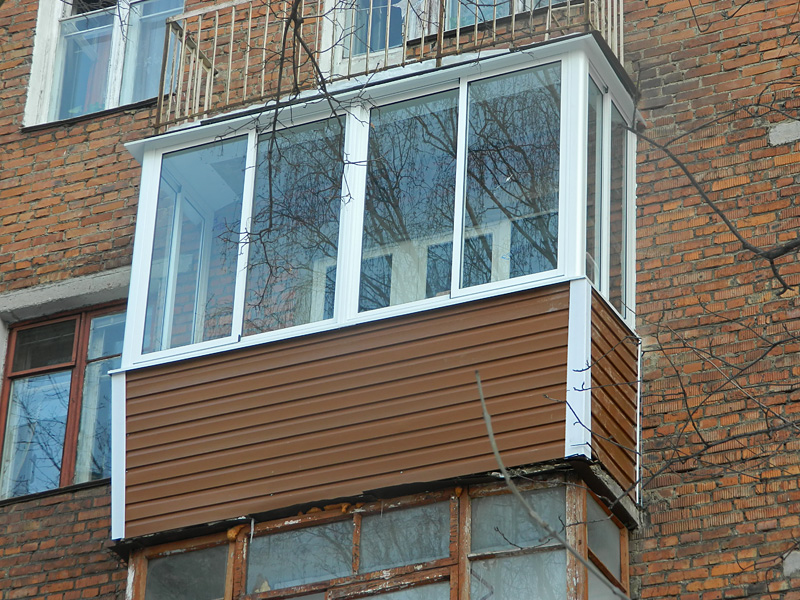 5 Materialien zur Dekoration des Balkons im Freien