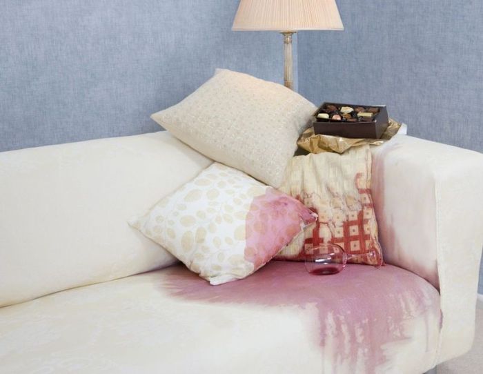 16 sposobów czyszczenia mebli tapicerowanych w domu